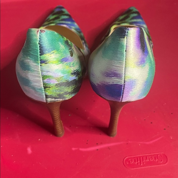 Guess multi-colored animal print stiletos - Picture 3 of 3